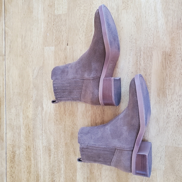 Dolce Vita suede ankle booties - Picture 14 of 16